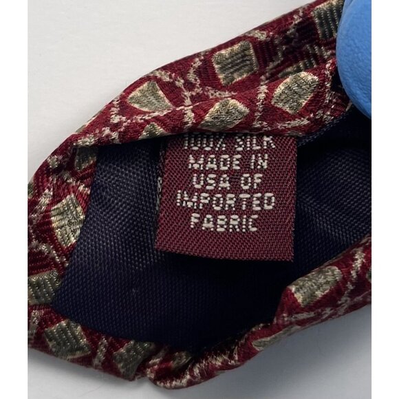 Corporate Collection JOS. A BANK Mens 100% Silk Maroon Geometric NECKTIE Tie EUC - Picture 3 of 3